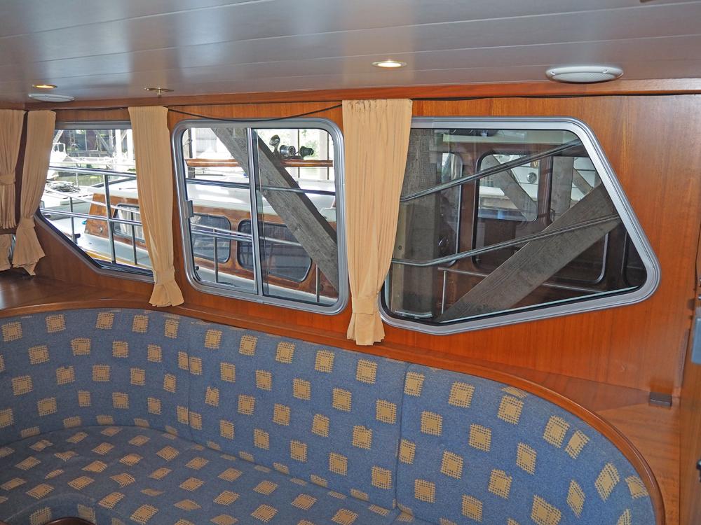 Saloon, Accommodation